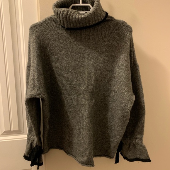 Zara sweater - Picture 2 of 3